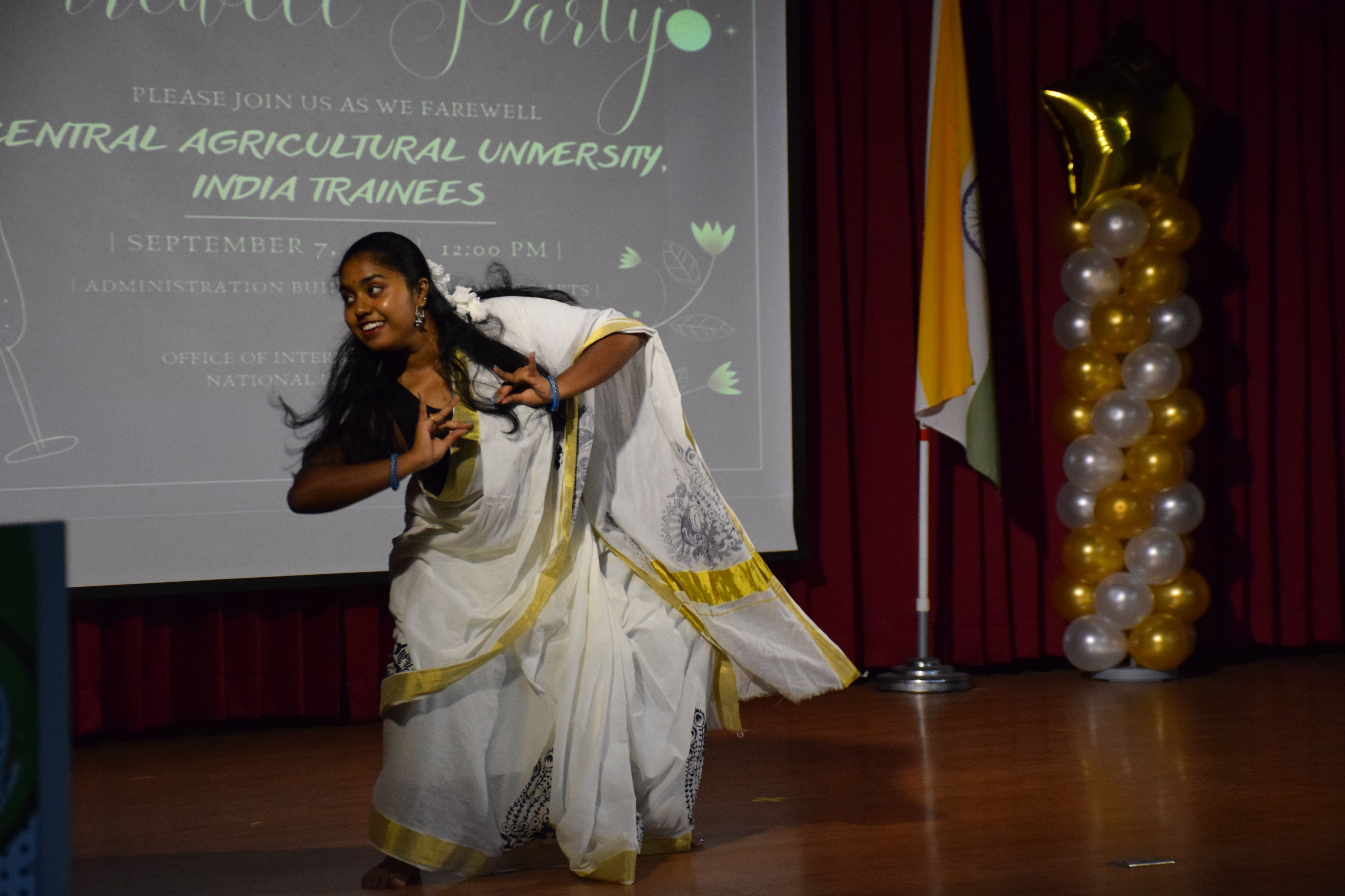 CAU學生表演印度舞蹈